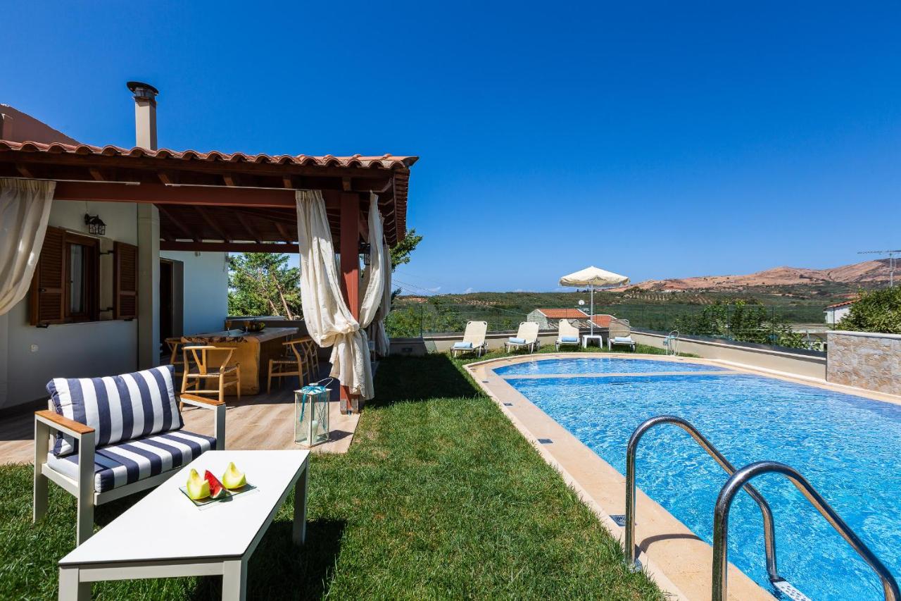 Kampos Villa III, Nature Living with Heated Pool, pure elegance, By ThinkVilla - Bed and Breakfast Achládes