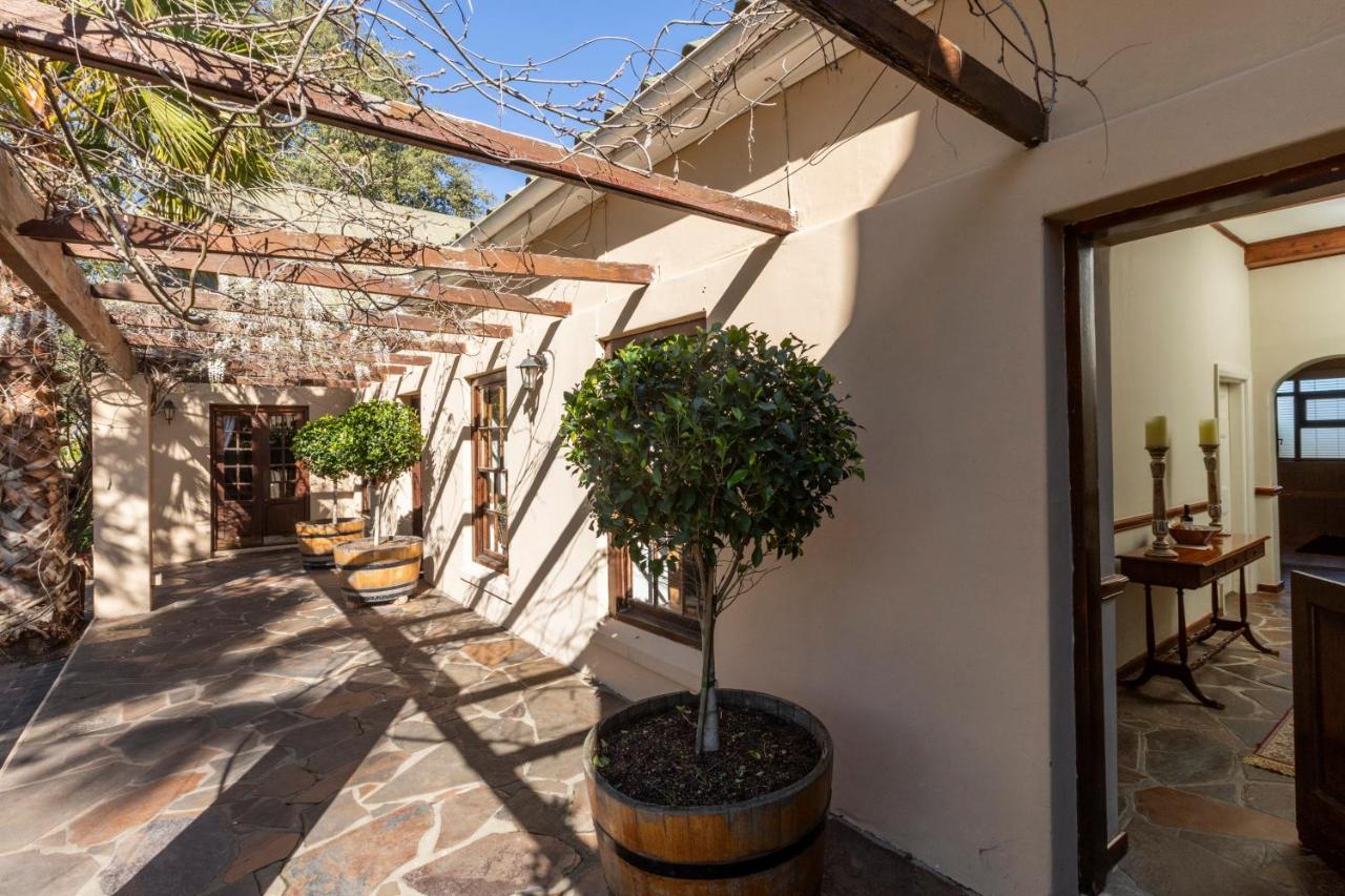 The Country Guesthouse - Bed and Breakfast Stellenbosch