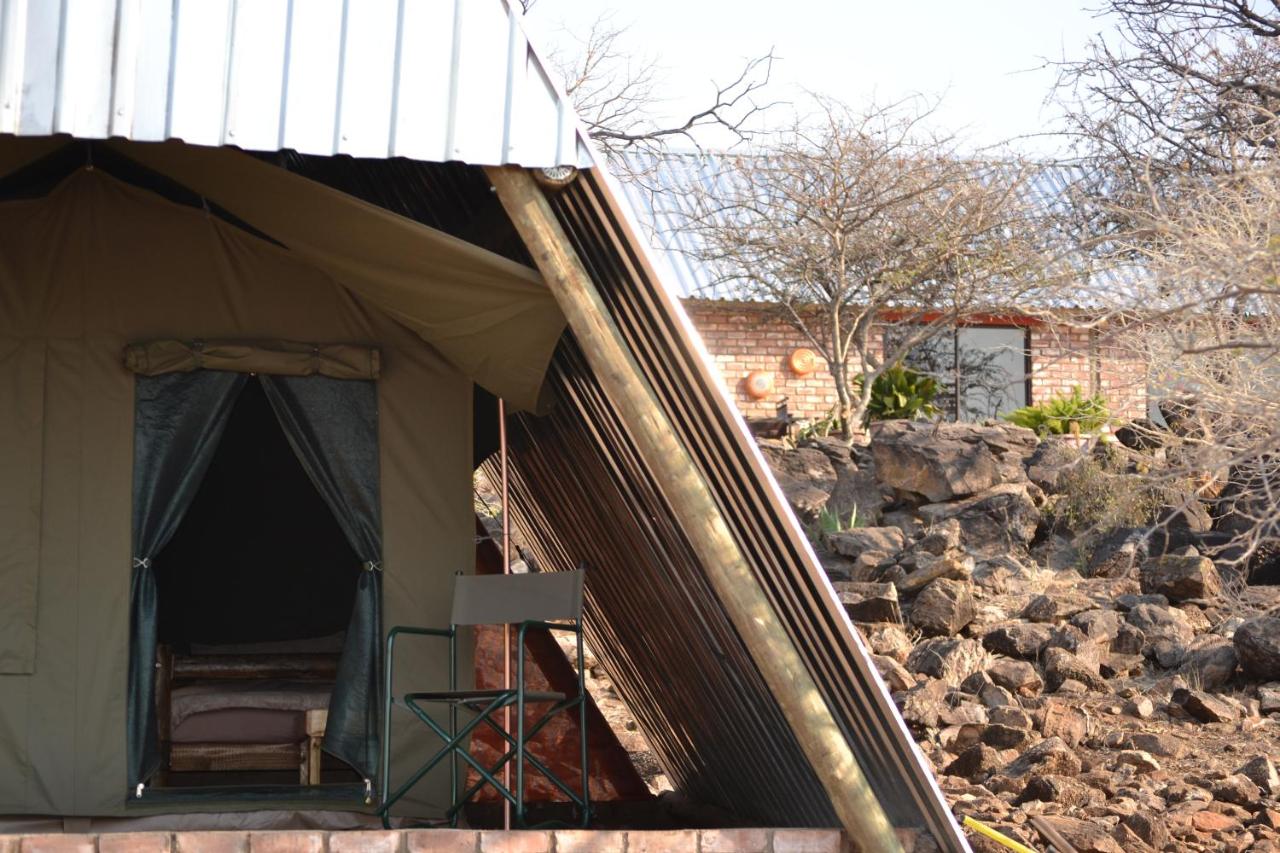 B&B Otjiwarongo - Tana Safaris Bush Camp - Bed and Breakfast Otjiwarongo