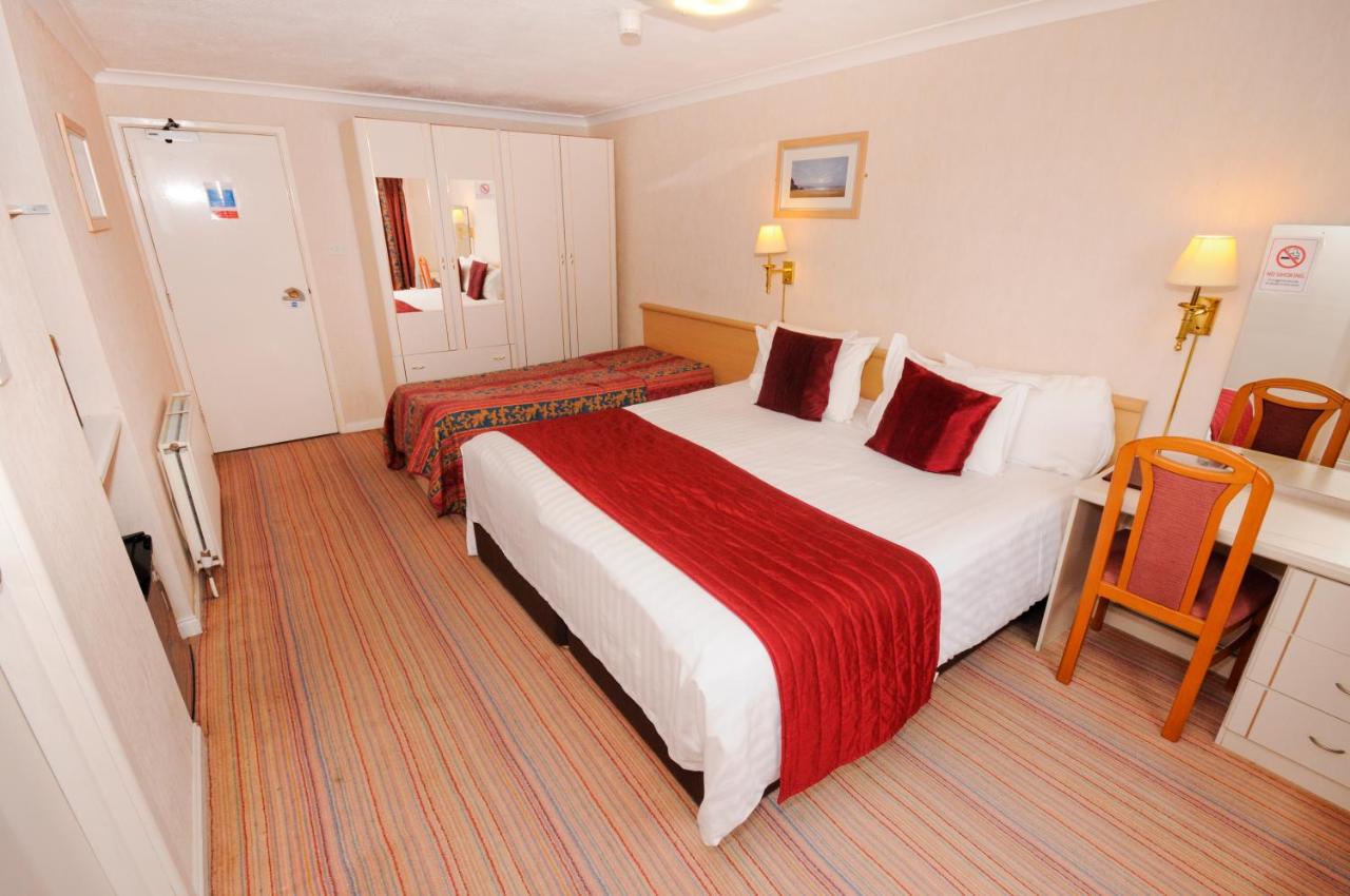 Family Room (2 Adults + 1 Child)