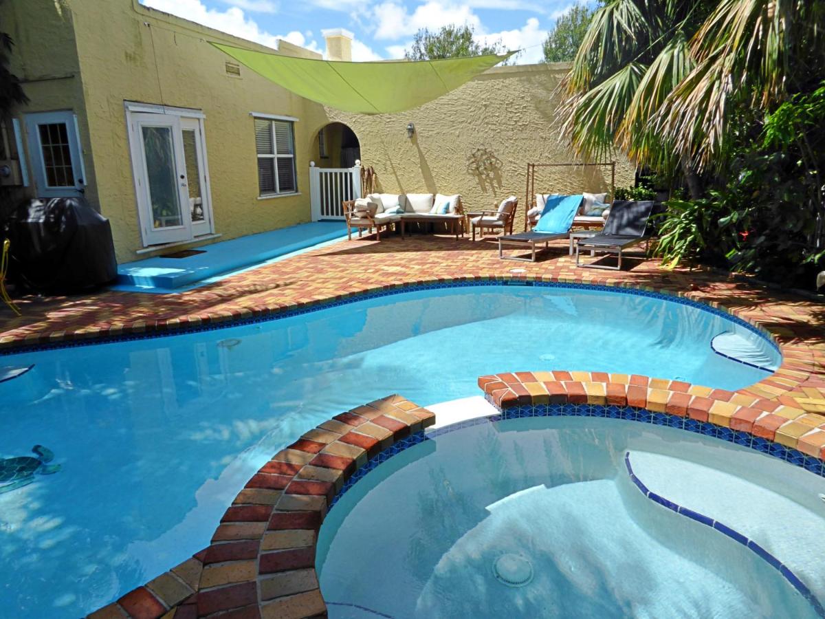 B&B Lake Worth Beach - Magical villa -Private pool-spa & garden - Bed and Breakfast Lake Worth Beach