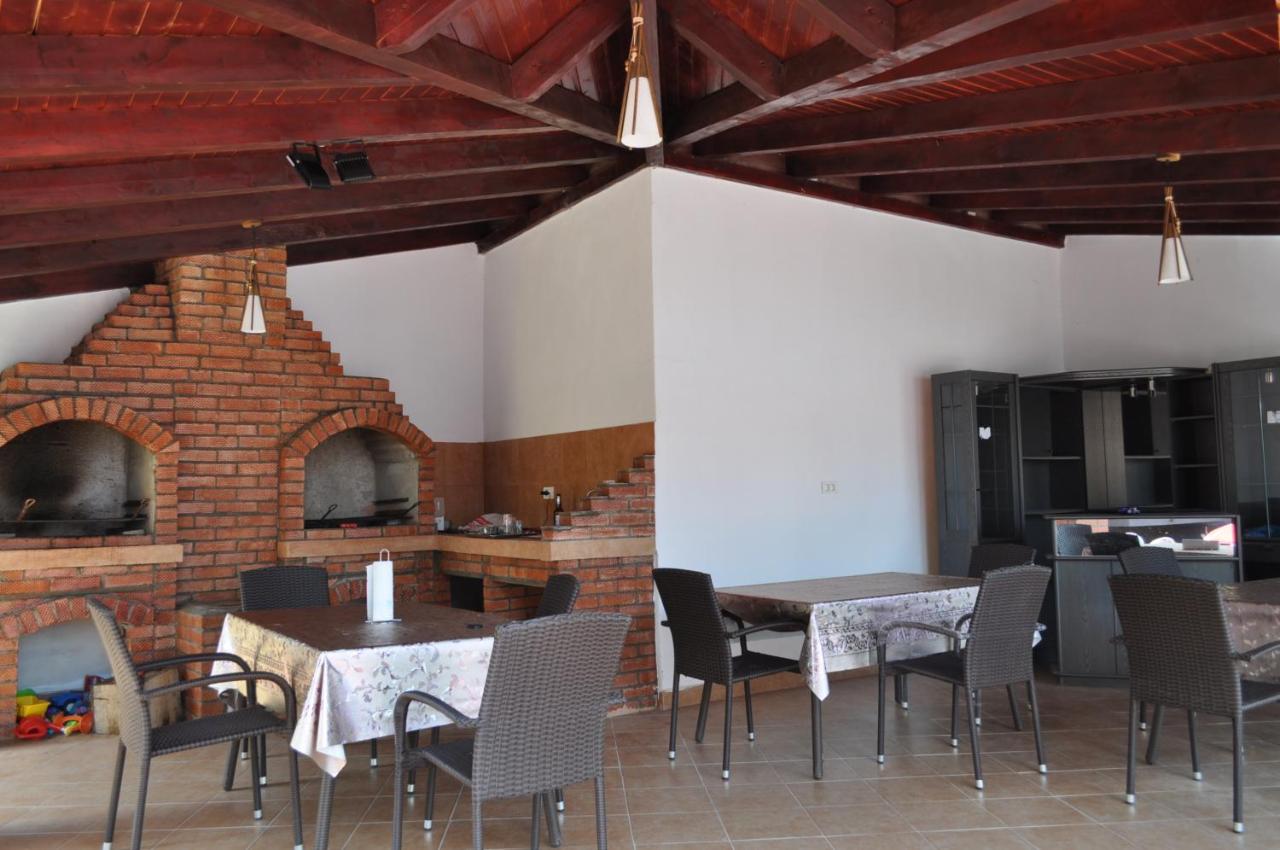 Vila Teoharie - Bed and Breakfast