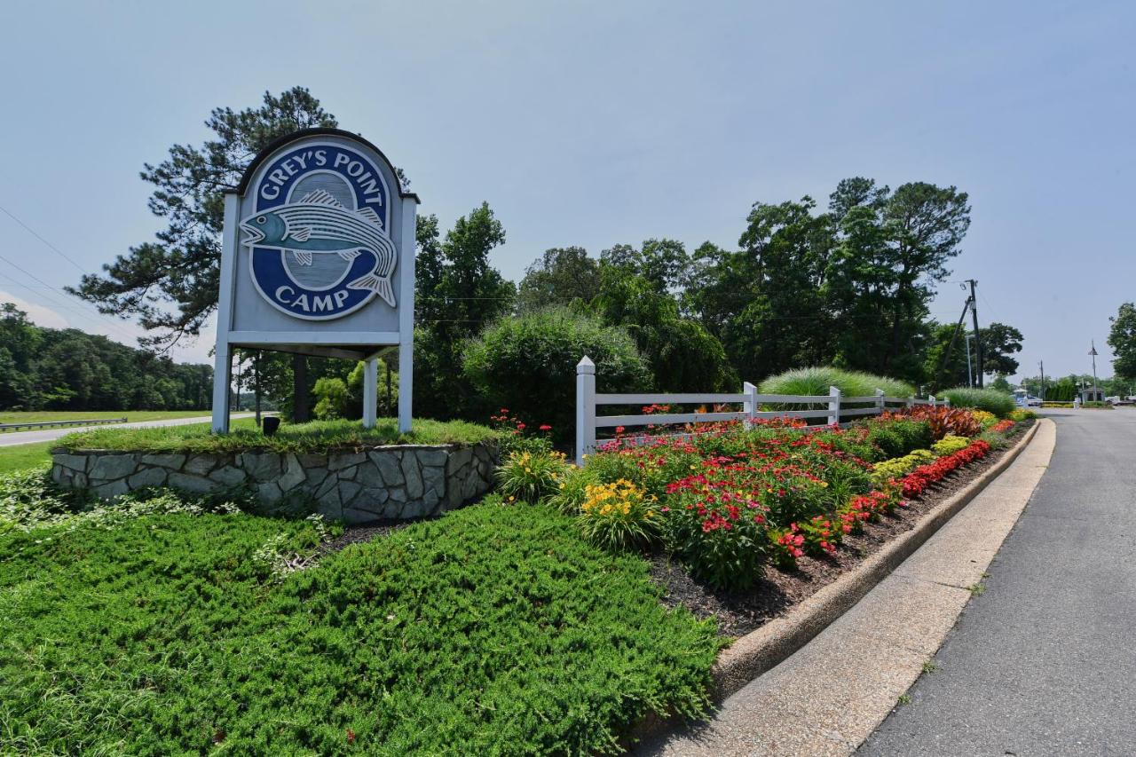 Grey's Point Camp Cottage 7 - B&B