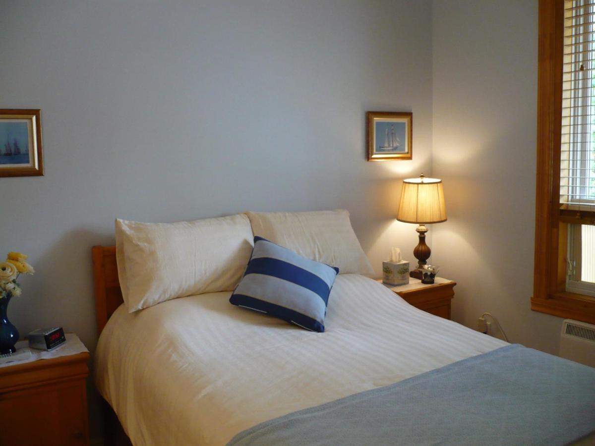Double Room (Hayden)
