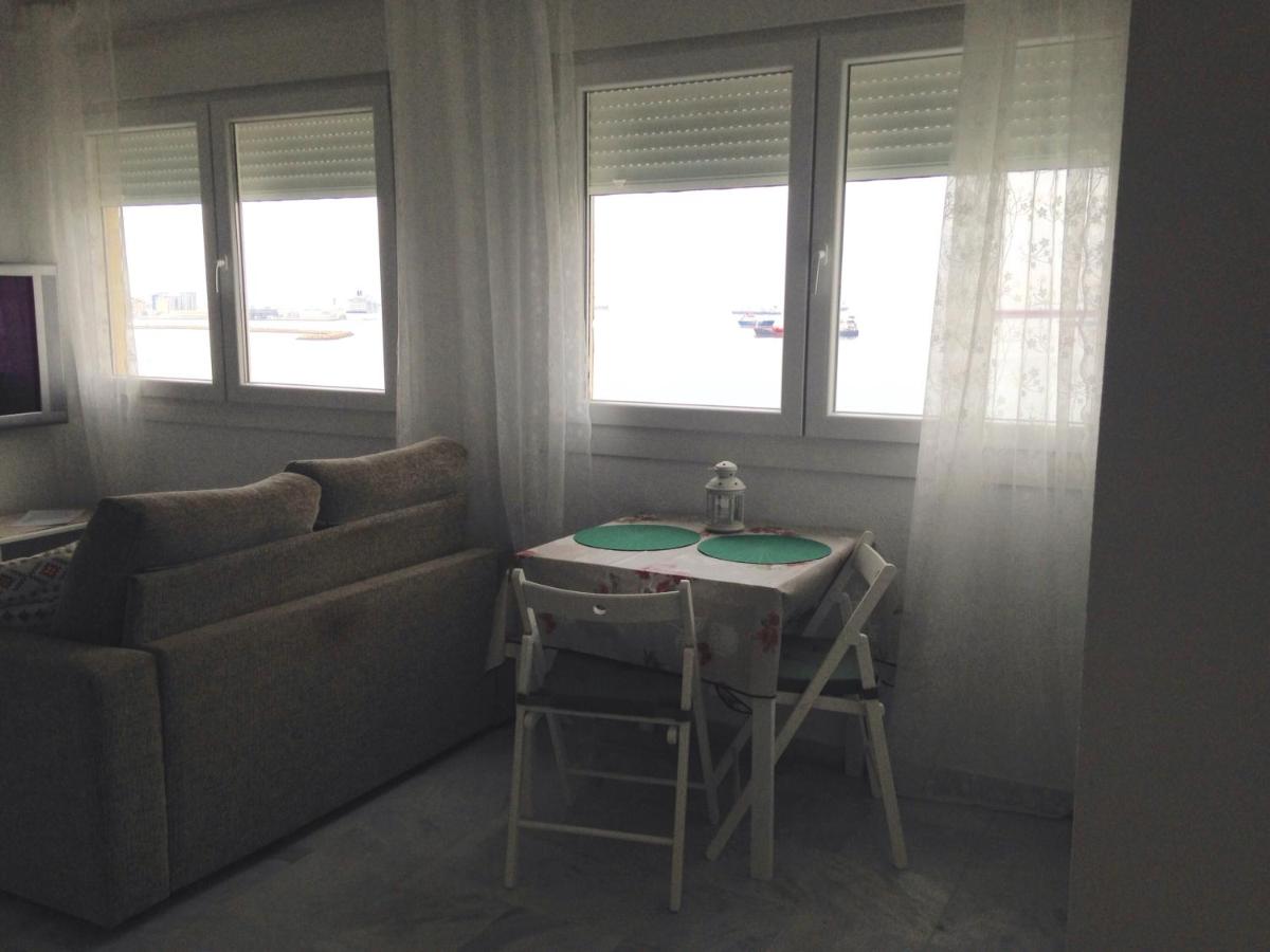 Estudio con vista al océano