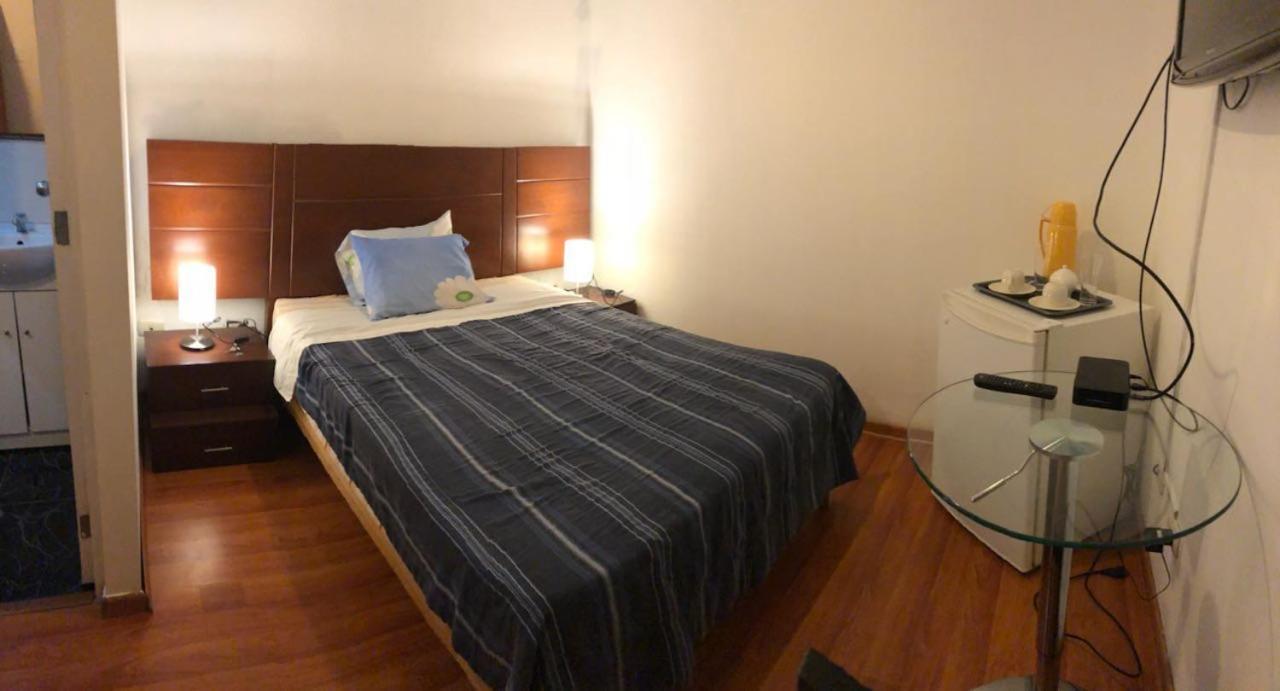 B&B Lima - Private room in Miraflores; Exclusive entrance! - Bed and Breakfast Lima