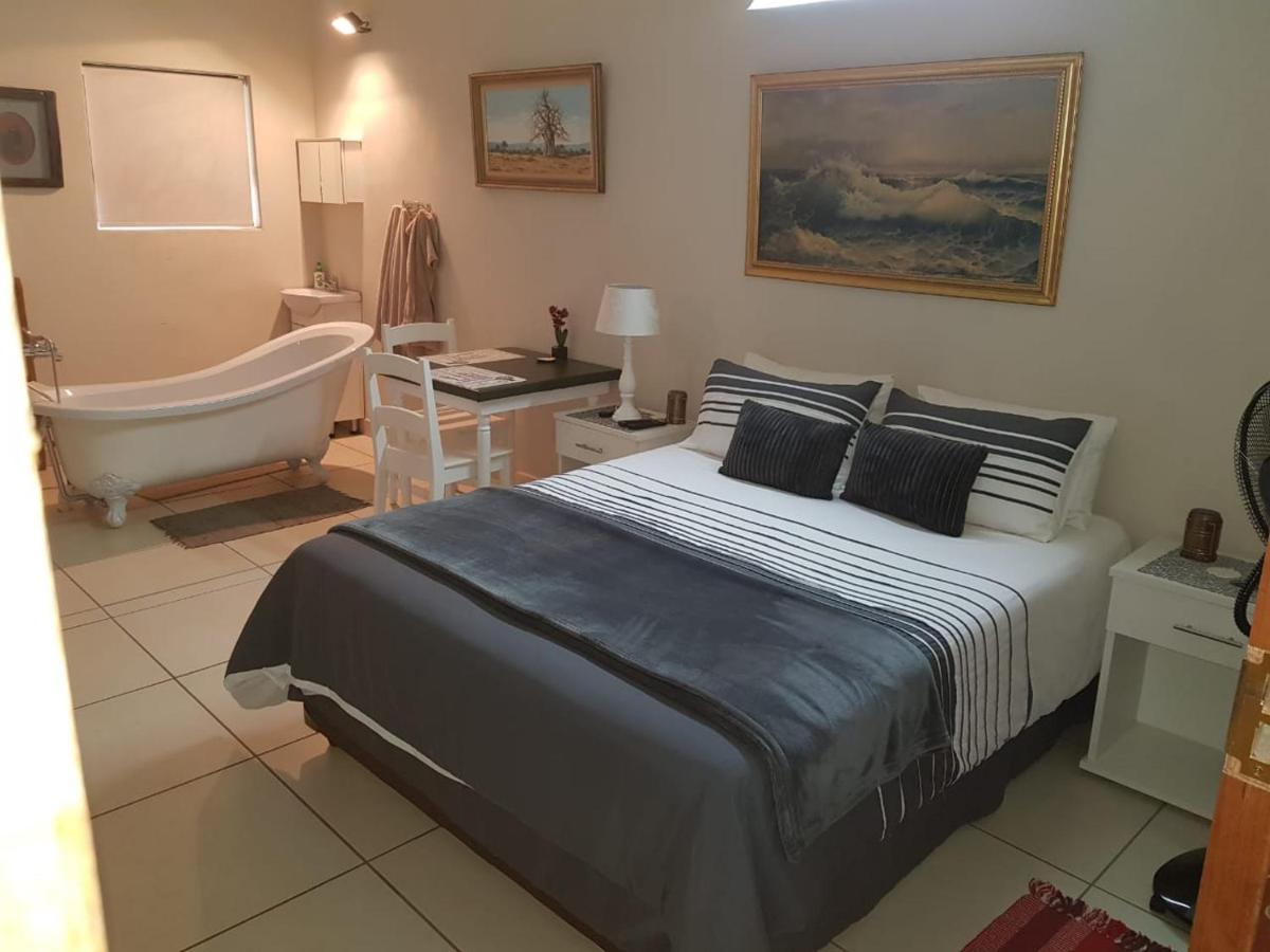 B&B Tzaneen - Tzaneen White House Lodge - Bed and Breakfast Tzaneen