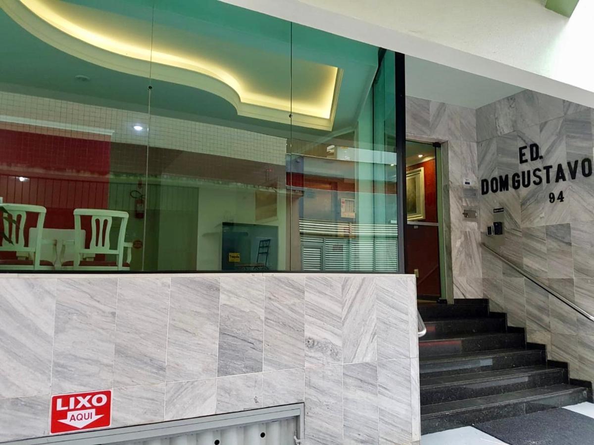 Apto 4 quartos em BC com garagem enorme, cabem 2 carros pequenos - B&B