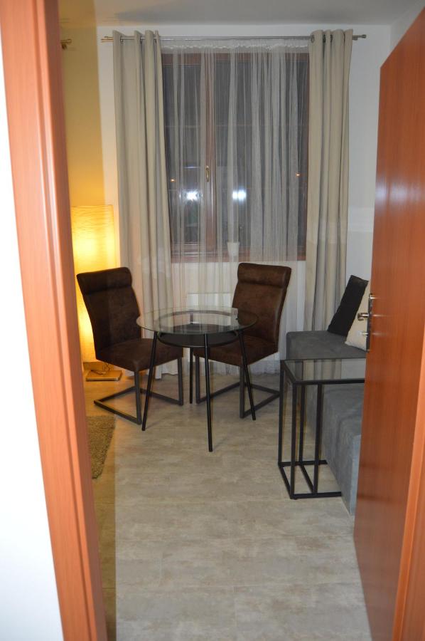 Dreibettzimmer mit Gartenblick