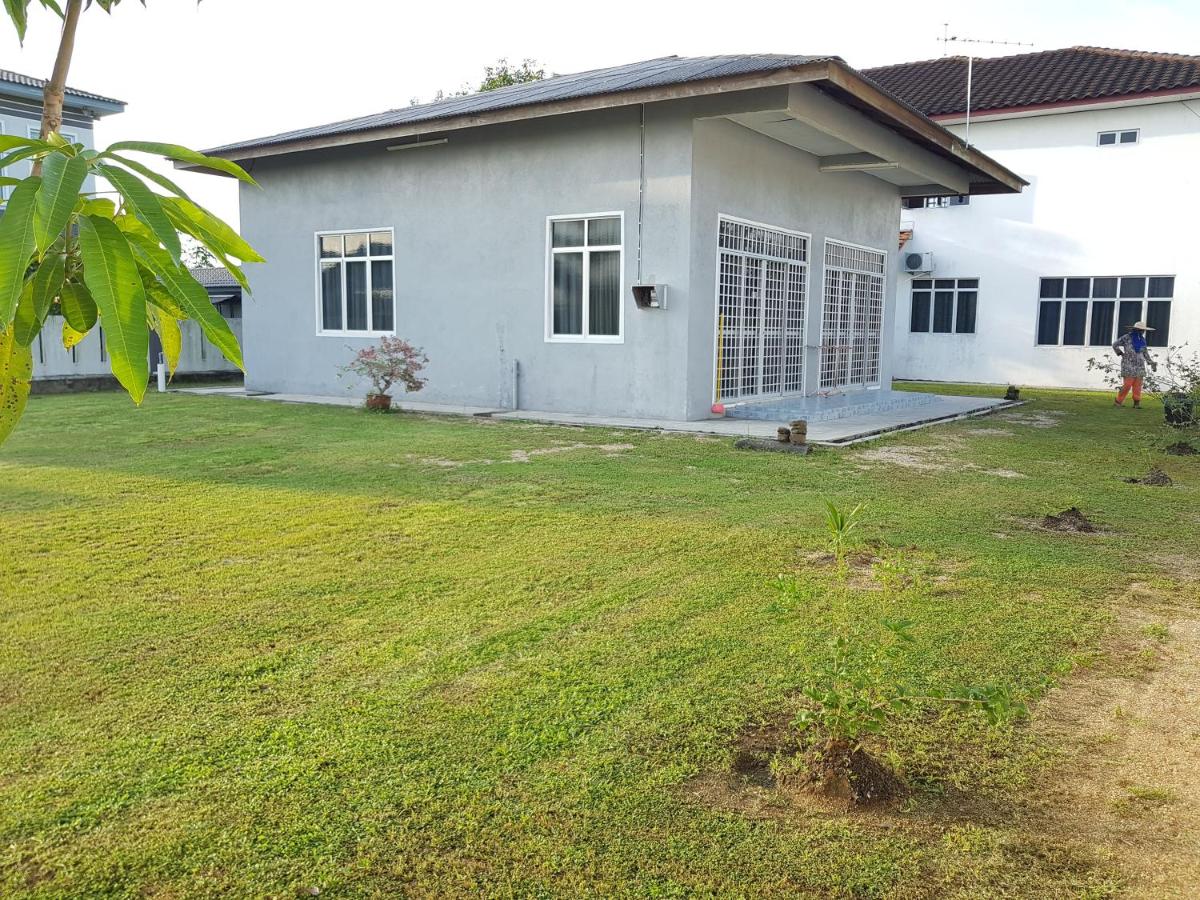 3H REST HOUSE @ HOMESTAY - Bed and Breakfast