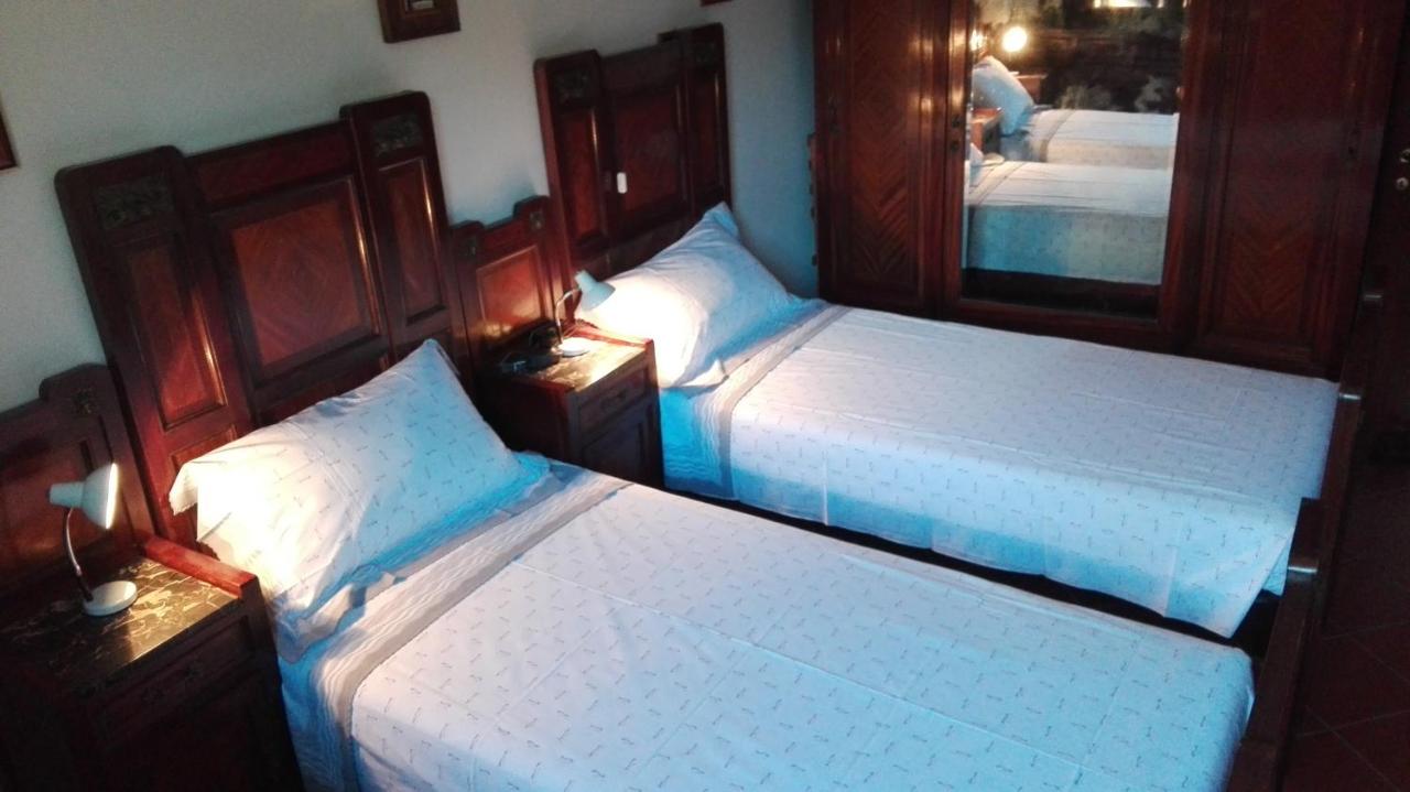Doppel- oder Zweibettzimmer