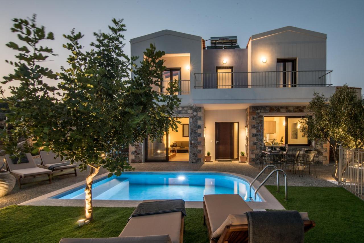 Istros Villa I, infinite blue