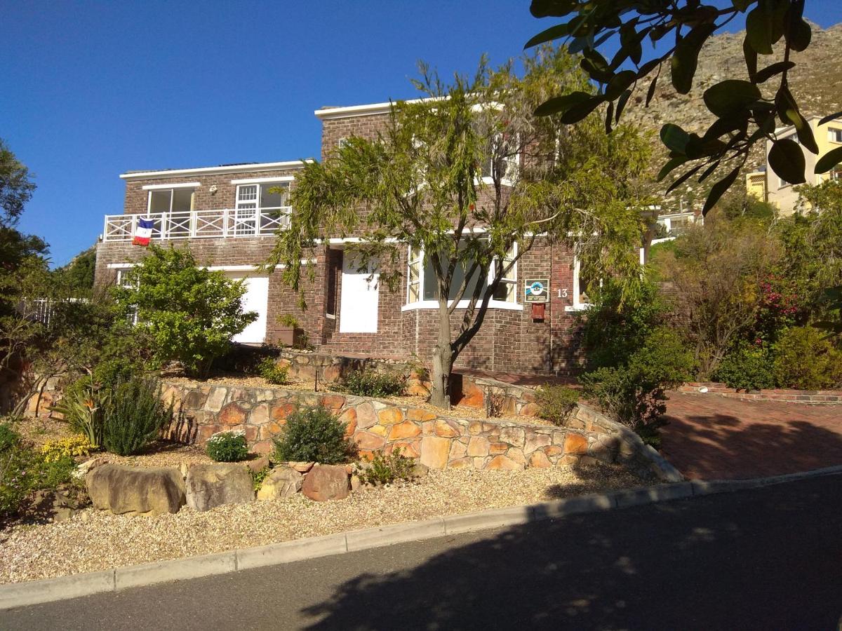 Spectrum of views near Muizenberg - B&B