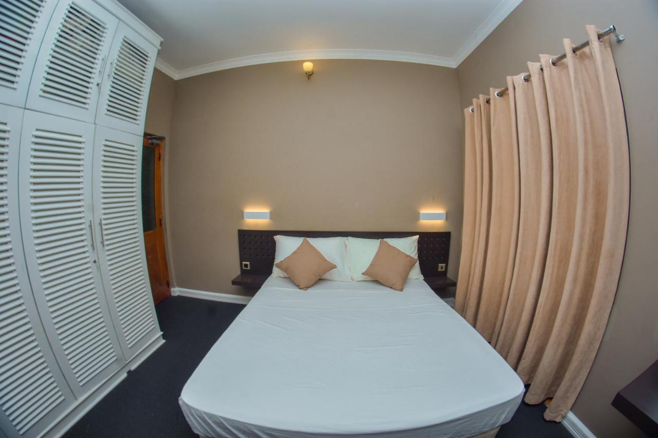 Camera Matrimoniale con Vista Piscina