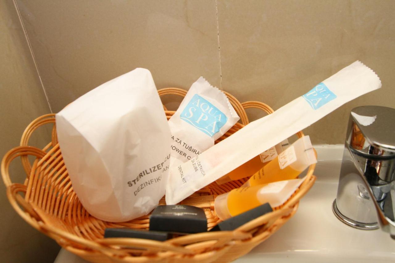 Camera Tripla Economy