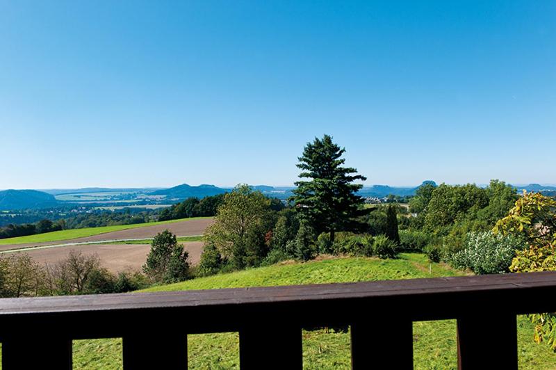 Apartment with Mountain View