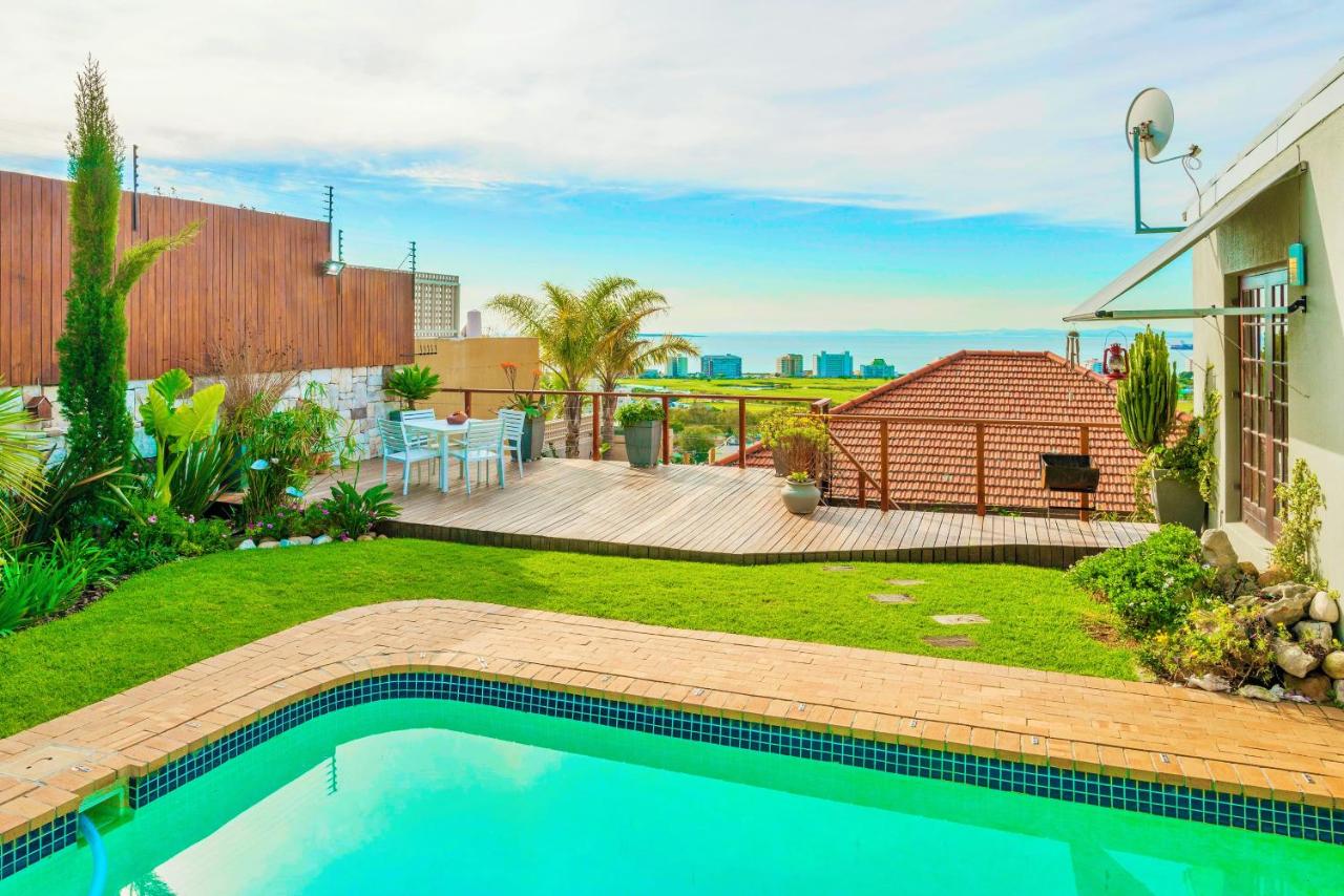 Sun, Sea & a Wood-Fired Hot Tub in a Downtown Mediterranean Villa - B&B Città del Capo