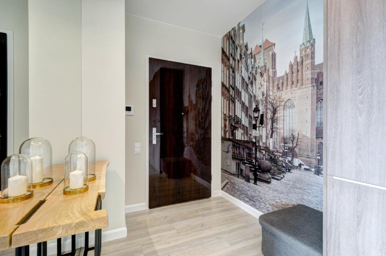 One-Bedroom Penthouse Apartment with Balcony and River and City View  6/35