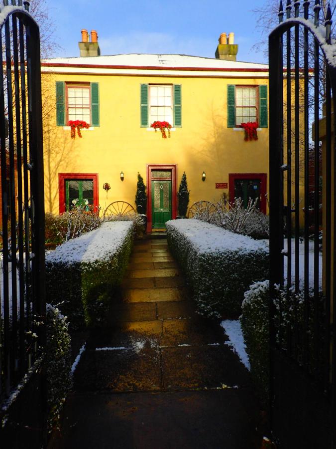 B&B Deloraine - Blakes Manor Self Contained Heritage Accommodation - Bed and Breakfast Deloraine