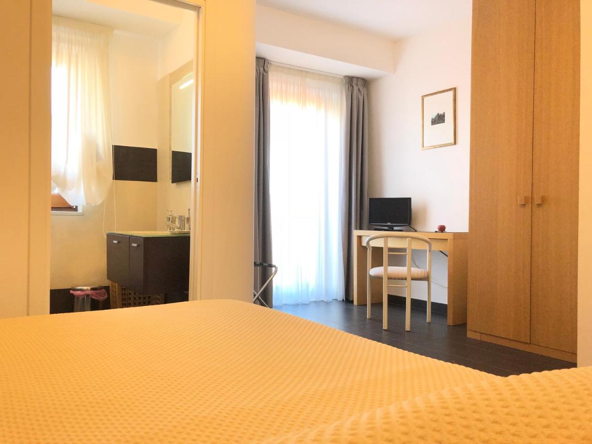 Doppelzimmer mit Balkon