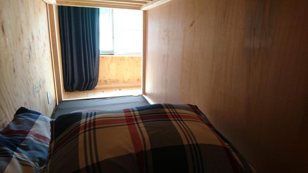 Posto Letto in Dormitorio Misto con 4 Letti