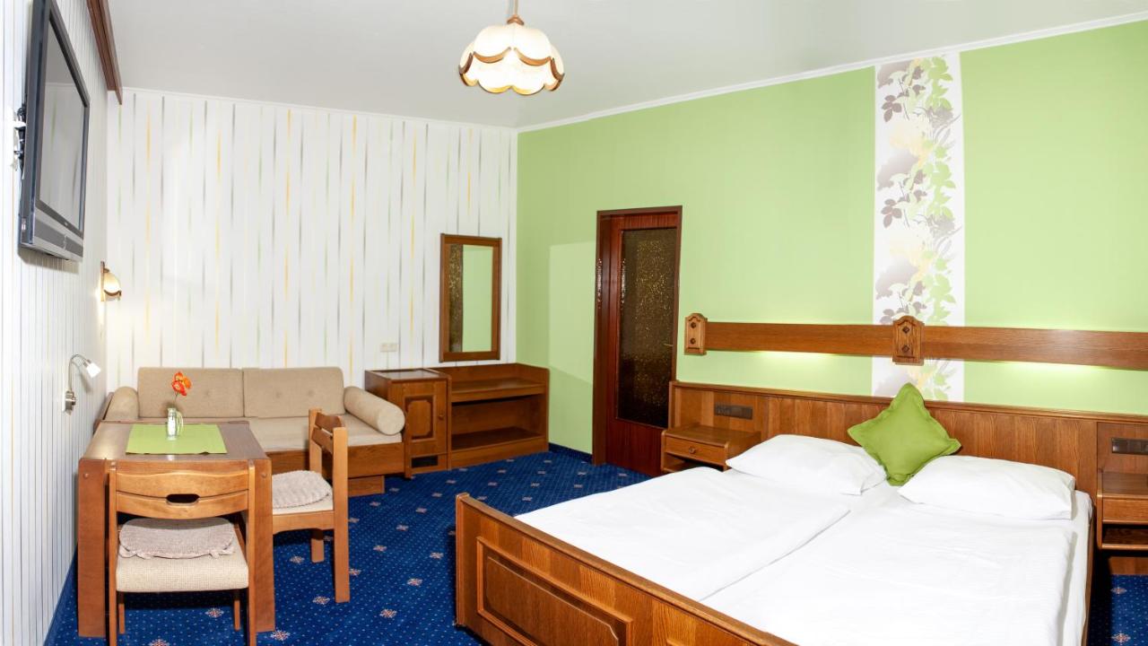 Dreibettzimmer mit Balkon