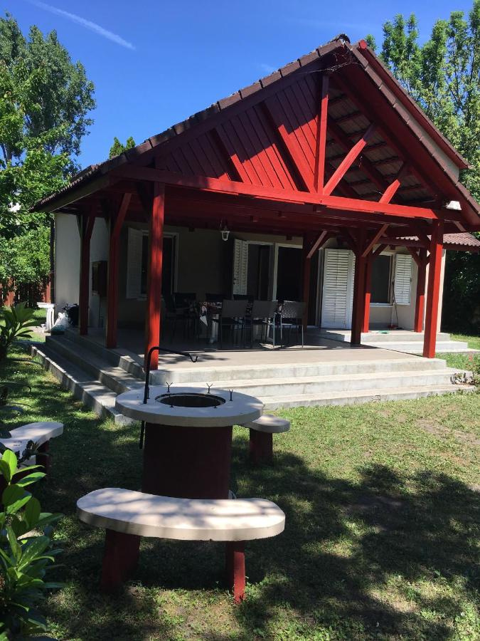Tieffapartmanház Balatonszárszó - Ferienwohnung Balatonszarszo
