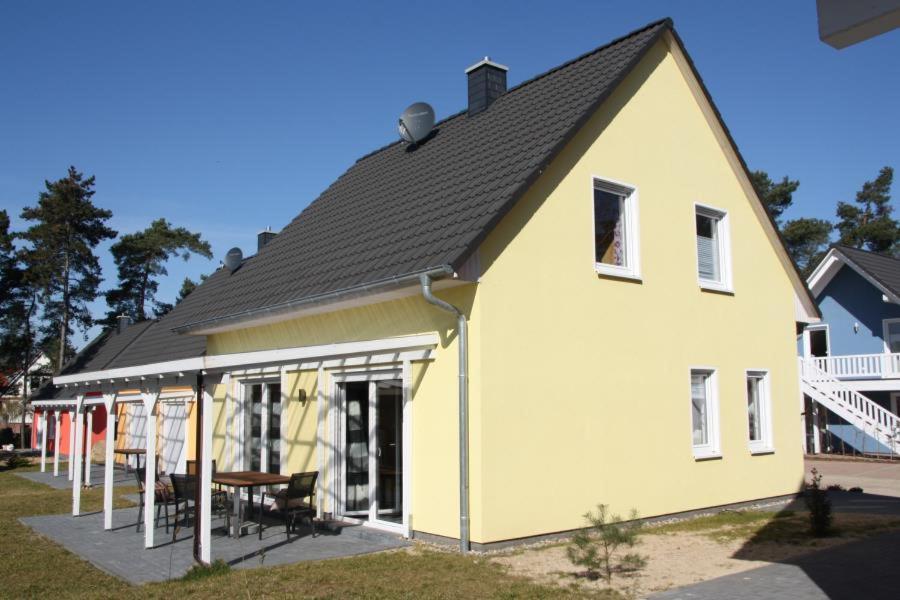 B&B Röbel - K 97 - stilvolles Ferienhaus mit Kamin & WLAN am See in Röbel an der Müritz - Bed and Breakfast Röbel