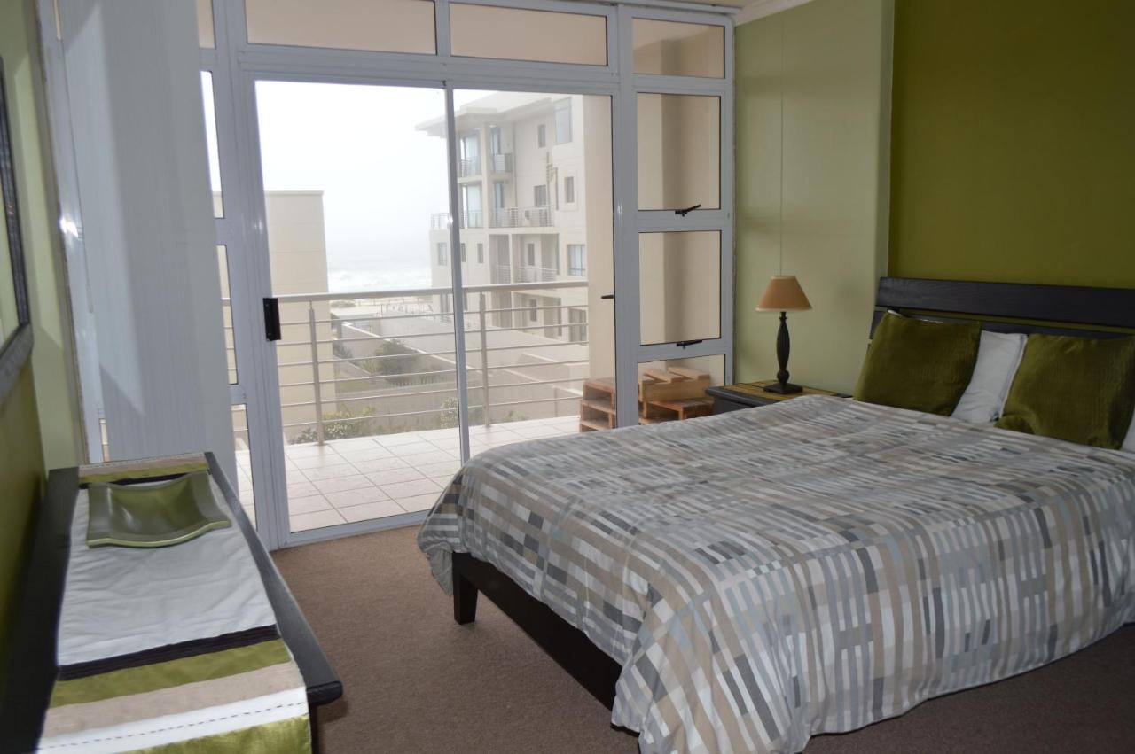 Comfort Two-Bedroom Apartment with Balcony and Sea View