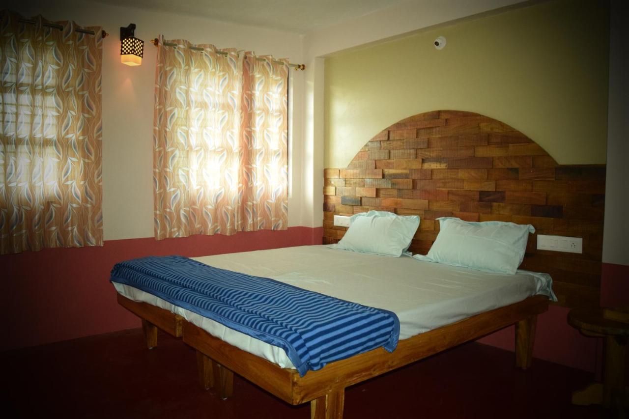 Deluxe Room (2 Adults + 1 Child)