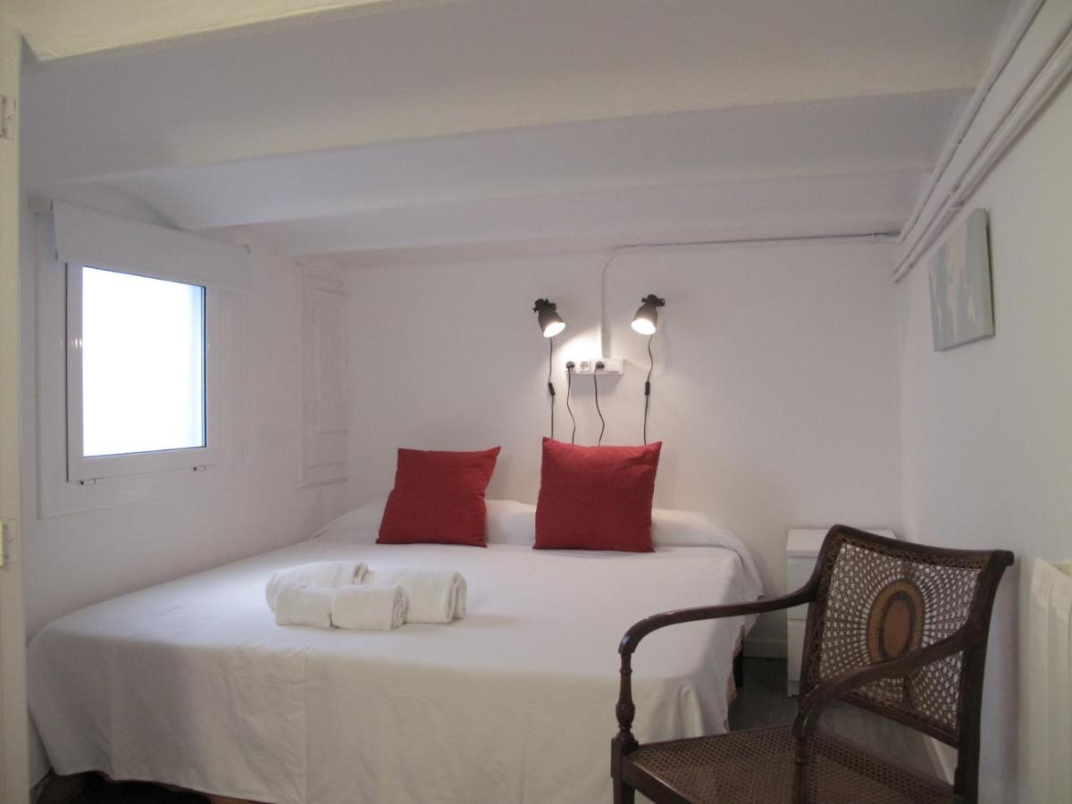 Six-Bedroom Apartment 3° 2ª