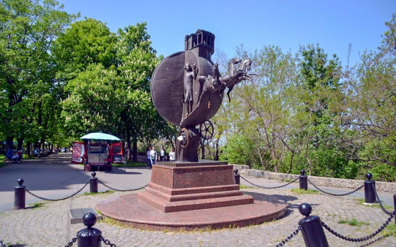 Cozy 2-room apartment on Zhvanetsky Boulevard - B&B Odessa