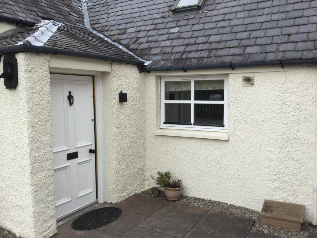 Three-Bedroom Old Cottage Free Parking - B&B Inverness