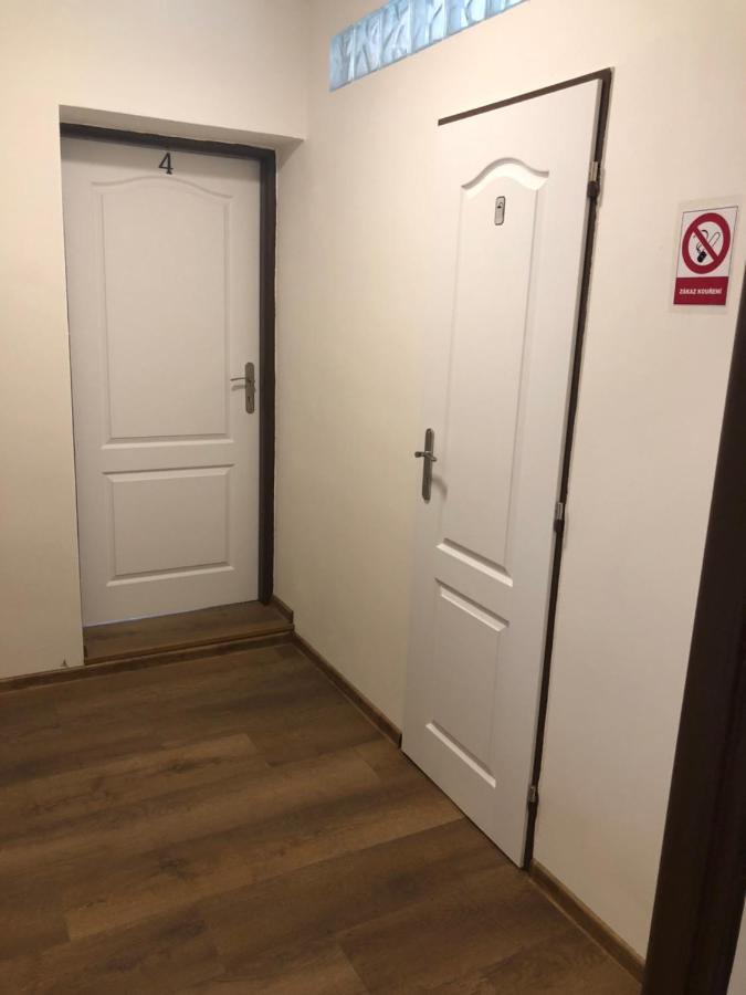 Zweibettzimmer mit Gemeinschaftsbad