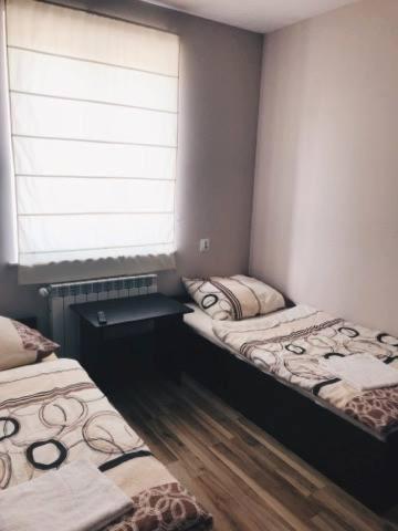 Kleine Tweepersoonskamer met 2 Aparte Bedden