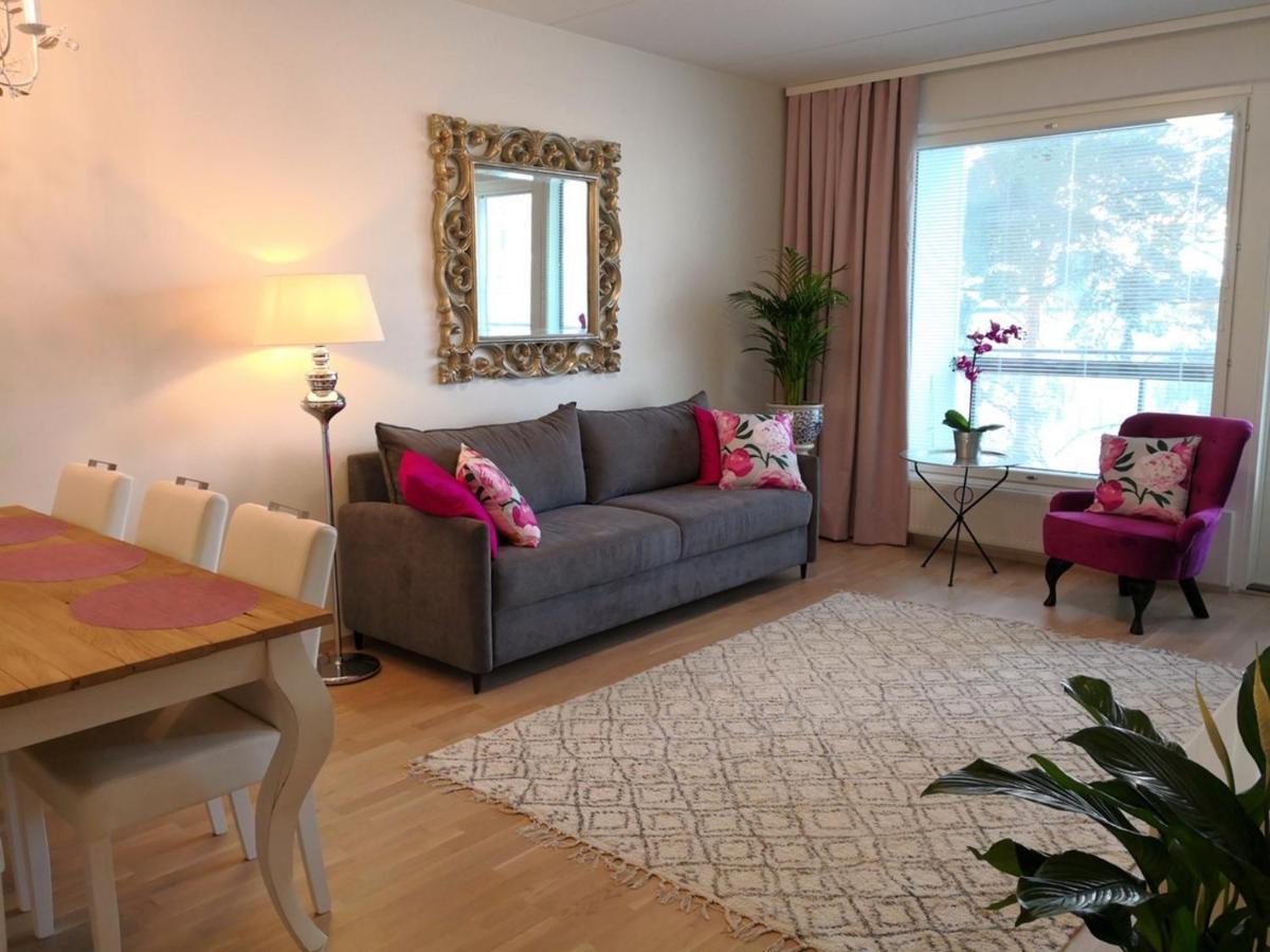 B&B Vantaa - Charming Pine View Apartment - Bed and Breakfast Vantaa