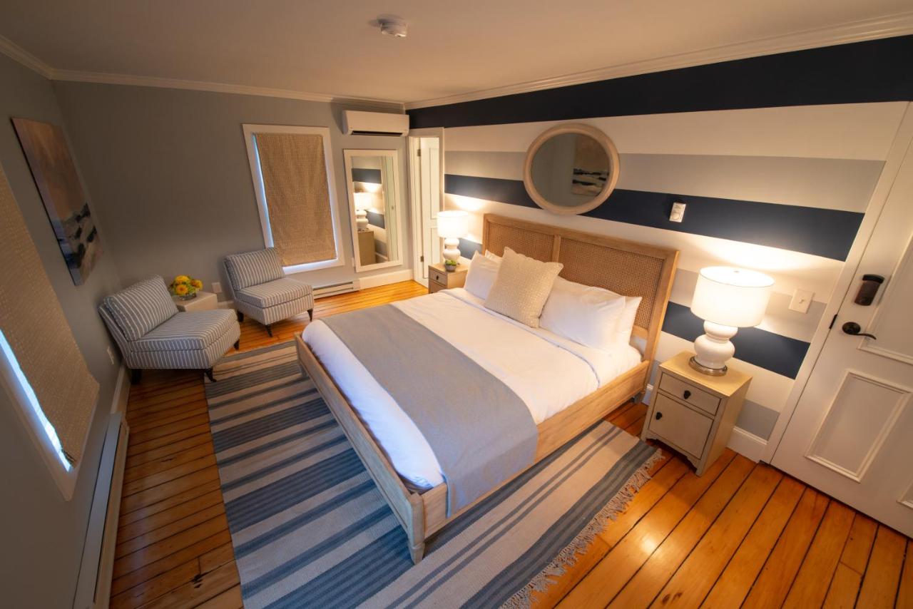 Zimmer mit Kingsize-Bett