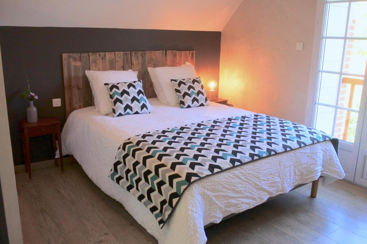Zimmer mit Queensize-Bett und Gartenblick