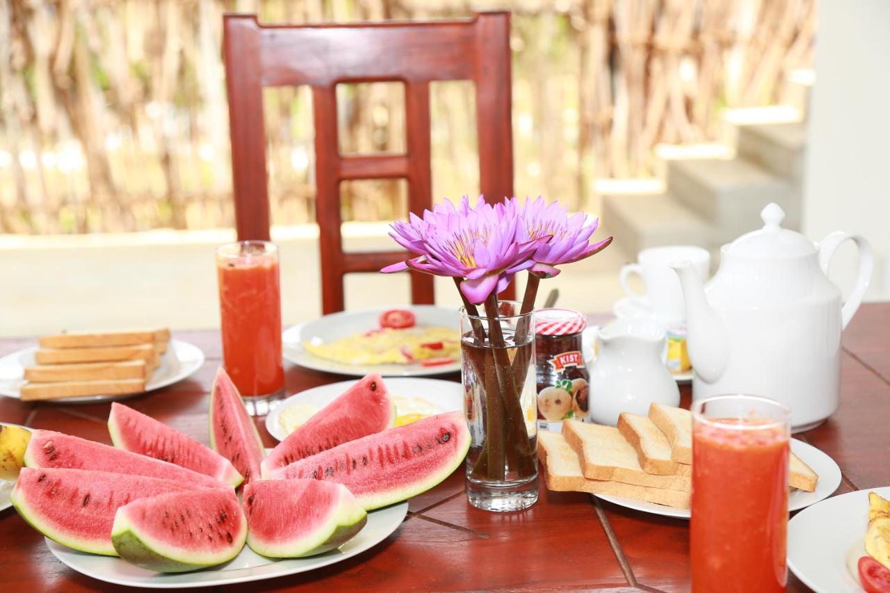 Happy House Hiriketiya - Bed and Breakfast Dikwella