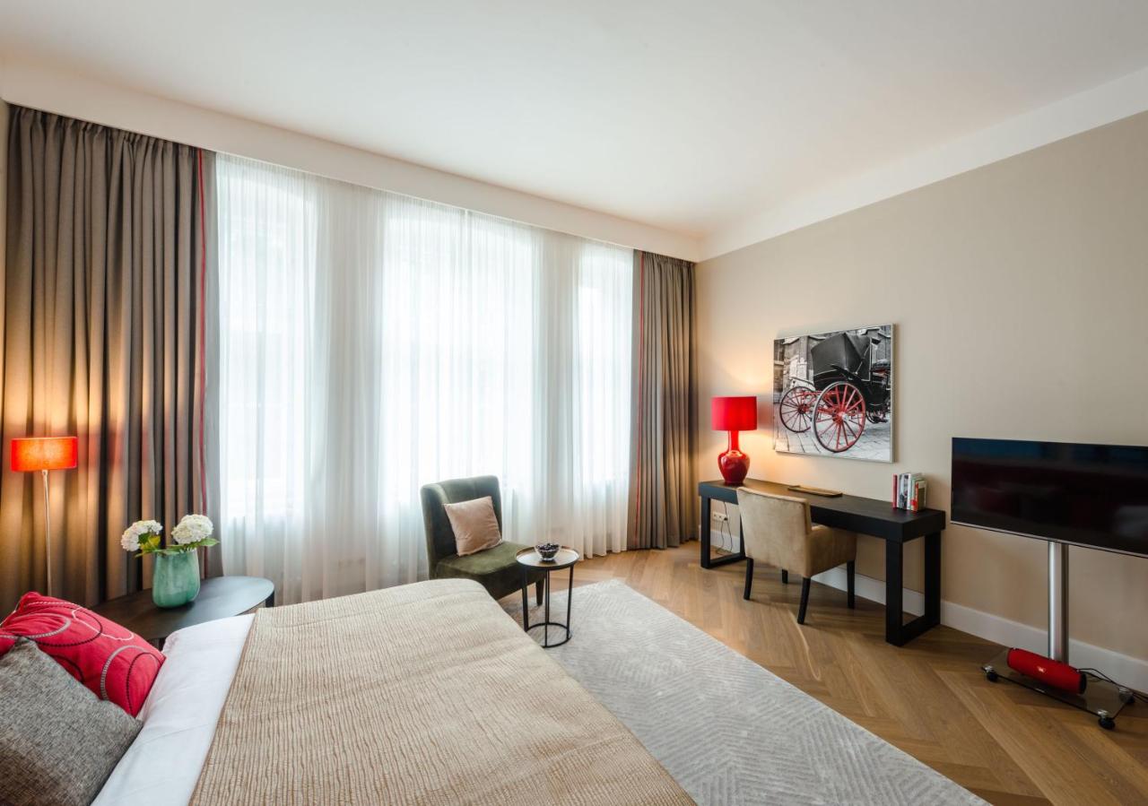 Suite with Garden View