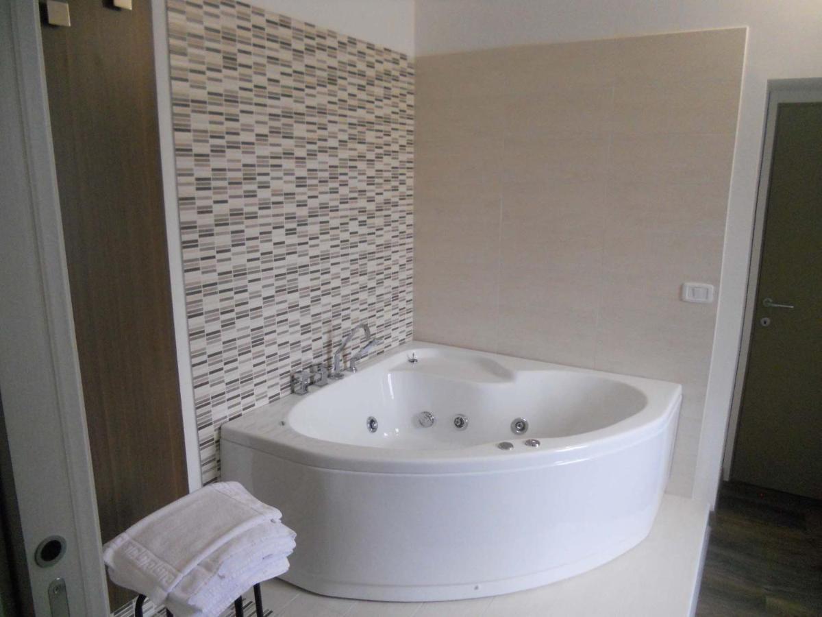 Chambre de Luxe Double ou Lits Jumeaux avec Baignoire Spa