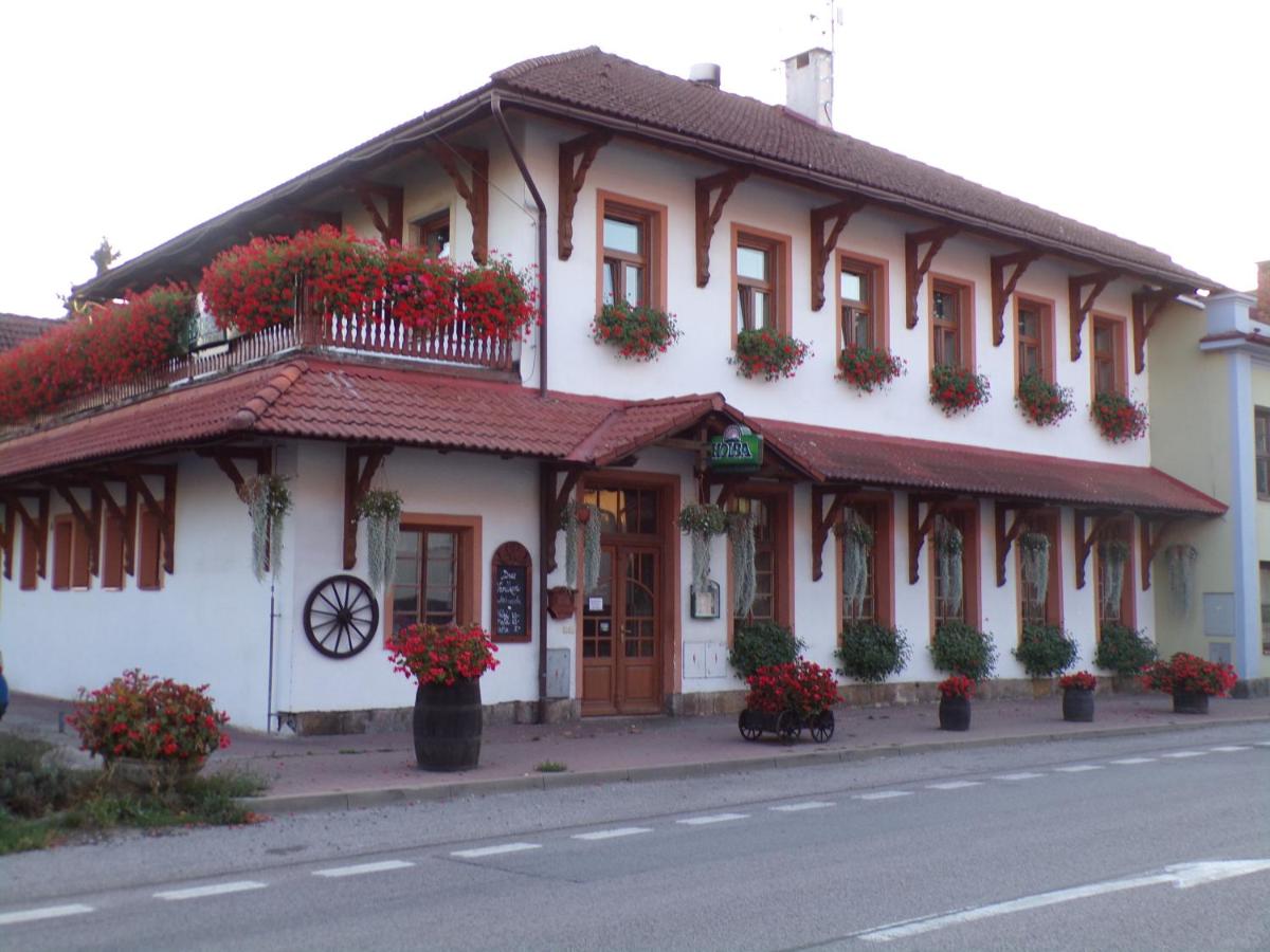 Penzion Restaurace u Helferů - Bed and Breakfast