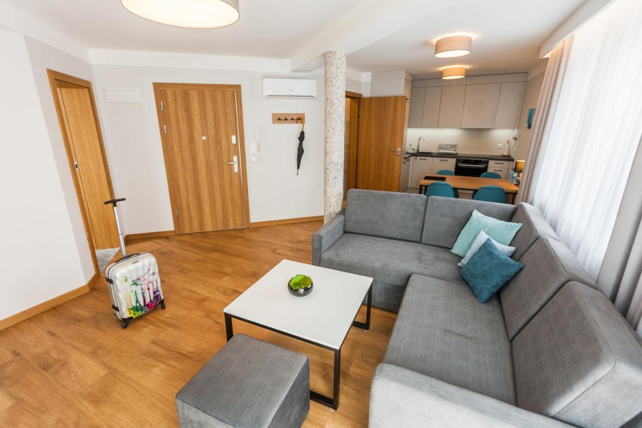 One-Bedroom Apartment with Kitchenette and City View