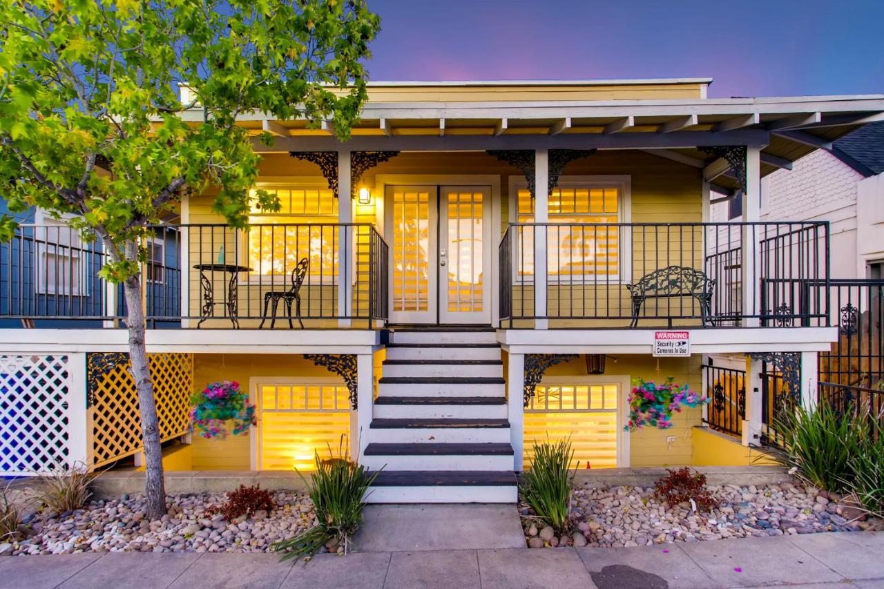 Casa California - Backyard, BBQ, Firepit & Near Beaches - B&B