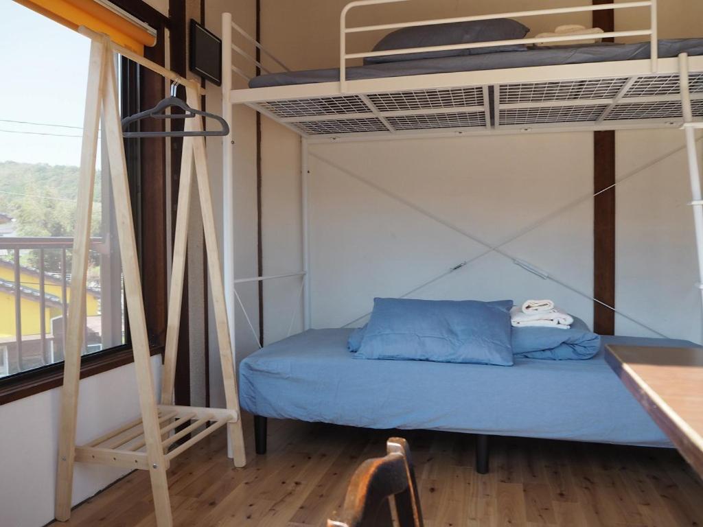Tweepersoonskamer met 2 Aparte Bedden en een Terras