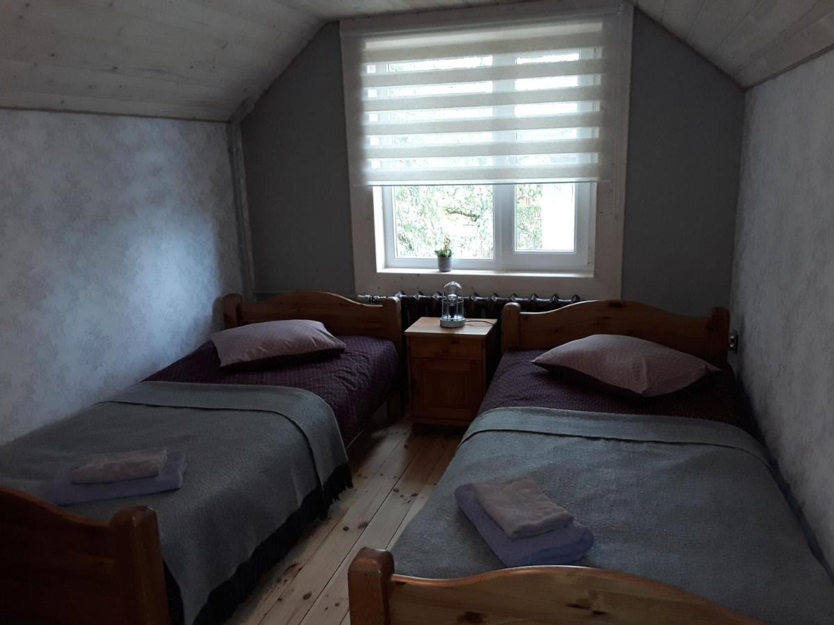 Chambre Lits Jumeaux avec Salle de Bains Commune