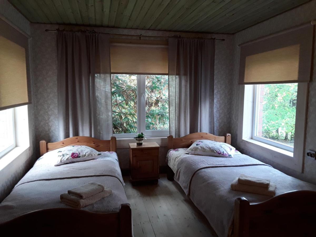 Chambre Lits Jumeaux avec Salle de Bains Commune