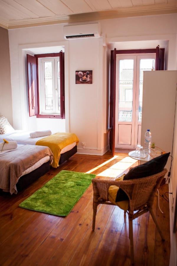Camera Tripla con Vista e Bagno in Comune