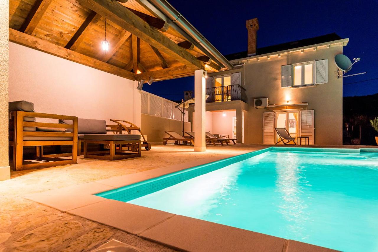 Villa Doli - Lovely holiday home with private pool - B&B Doli