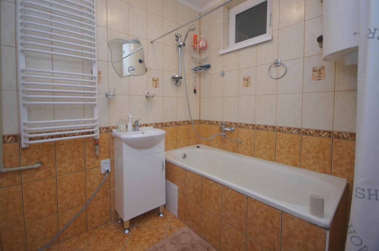 Deluxe Room (2 Adults + 1 Child)